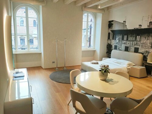 Lords of Verona Luxury Apartments, Забронировать Апартаменты/квартира исторический центр Верона, рядом с Castelvecchio Bridge