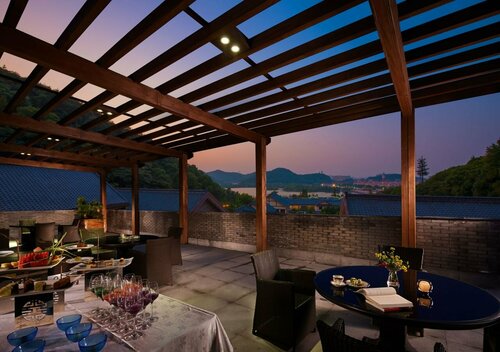 Xianghu Inn