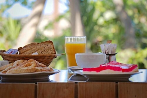 Ailouros summer hotel, Забронировать Отель Отели Схиноусса с парковкой, Парковка