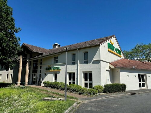 Brit Hotel Essentiel Cholet, Забронировать Отель Отели в центре Шоле, в центре, Парковка