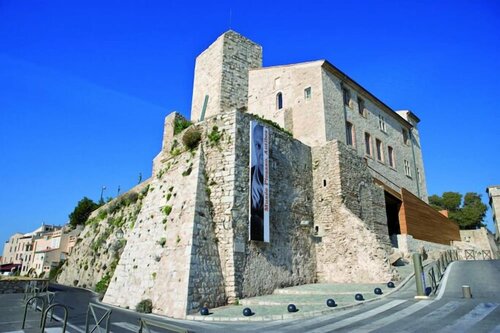 Hôtel Restaurant de la Mer, Забронировать Отель Отели Гольф-Жуан с бассейном, Бассейн