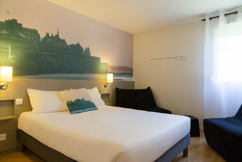 Logis Hotel Restaurant Au Chêne Vert, Saint-Brieuc, Забронировать Отель Сен-Бриё Saint-Brieuc Bay