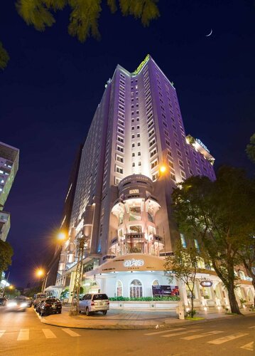 Hotel Grand Saigon, Забронировать Отель Отели Хошимина с бассейном, рядом с French Consulate General, Бассейн
