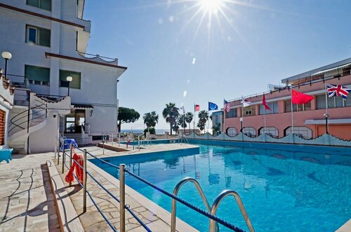 Hotel Ariston Montecarlo, Забронировать Отель Сан-Ремо Ривьера-дей-Фьори