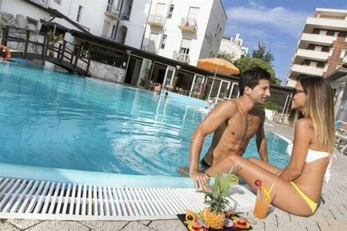 Club Hotel Angelini, Забронировать Отель Отели Беллария-Иджеа-Марина 3 звезды, 3*