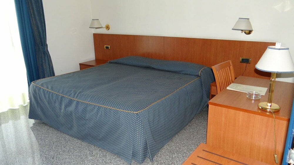 Hotel 90