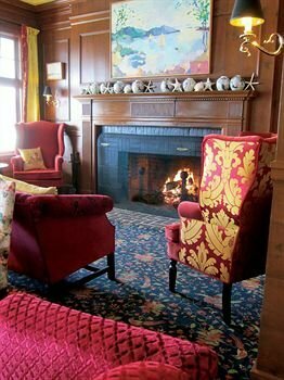 The Colony Hotel Kennebunkport, Забронировать Отель Отели Кеннебанкпорт с парковкой, рядом с Парк Кеннебанкпорт-Вилладж-Грин, Парковка