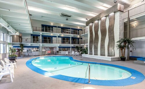 Quality Inn Branson - Hwy 76 Central, Забронировать Отель Branson Theatre District 