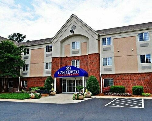 Candlewood Suites Raleigh Crabtree by IHG, Забронировать Отель Роли Raleigh-Durham Metropolitan Area