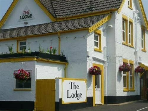 The Lodge, Забронировать Отель Борнмут Дорсет, рядом с Парк Куинс