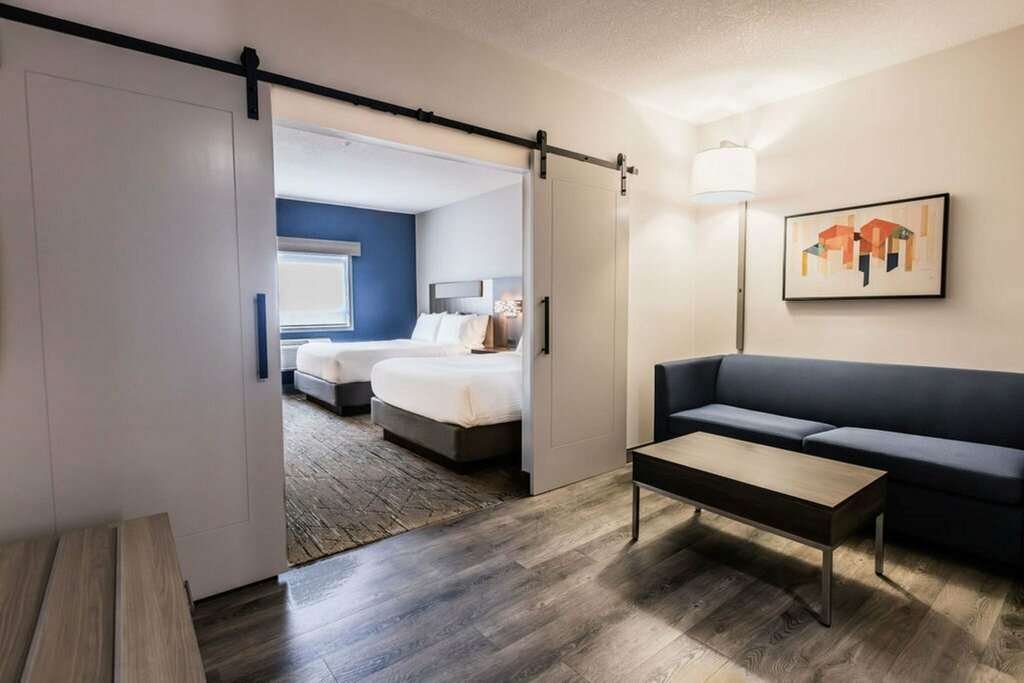 Holiday Inn Express Hotel & Suites Calgary S-Macleod Trail S