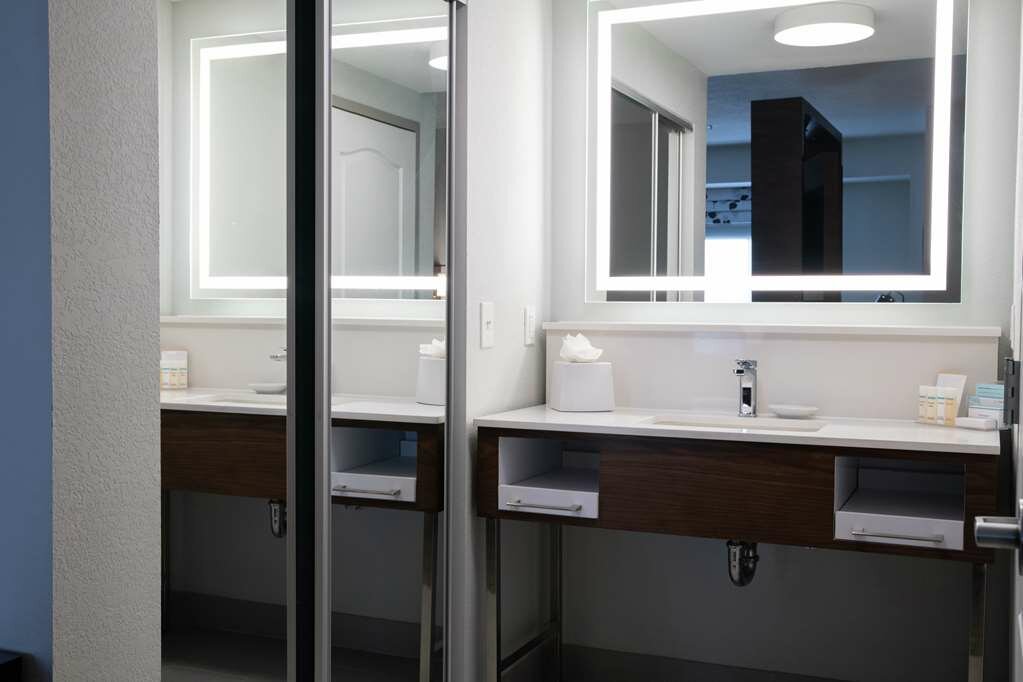 Hampton Inn & Suites Sherman Oaks