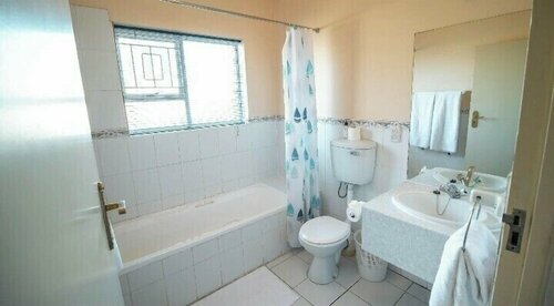 Broadway Guesthouse, Забронировать Отель Белвилл Северный пригород Кейптауна