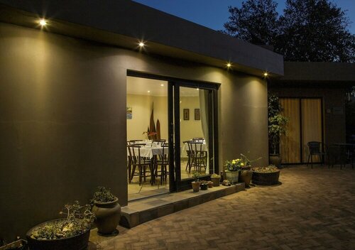 Lalapanzi Guest Lodge, Забронировать Гостевой дом Порт-Элизабет 