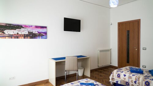 Welcome Inn Napoli Rooms, private bathrooms, Забронировать Отель «постель и завтрак» Отели Неаполя с парковкой, рядом с Дуомо, Парковка