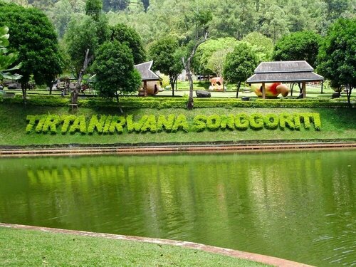 Kertanegara Premium Guest House, Reservar Casa de hóspedes Hotéis em Malang com Estacionamento, perto de Malang Plaza, Estacionamento