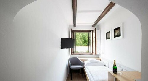 Hotel 100, Prenota Hotel Pardubice Regione di Pardubice