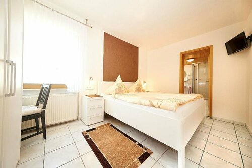 Hotel Alt Cues, Забронировать Отель Бернкастель Бернкастель-Кус, рядом с Mittelalterlicher Marktplatz