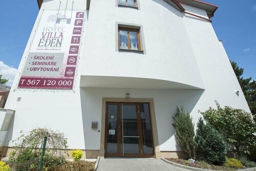 Villa Eden, Book Hotel Hoteller i Central Bohemia med parkering, Parkering