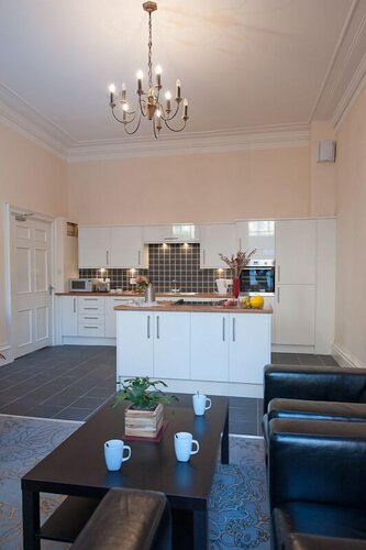 Windsor Street Apartments, Забронировать Апартаменты/квартира Бротон Эдинбург, рядом с Общественная парковка Ватерлоо-плейс