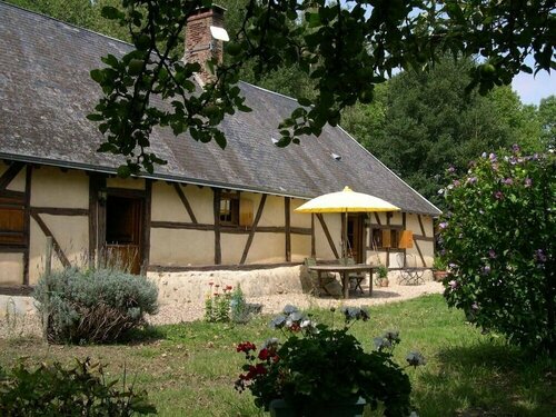 Stuart Lodge, Book Pension Oizon Cher