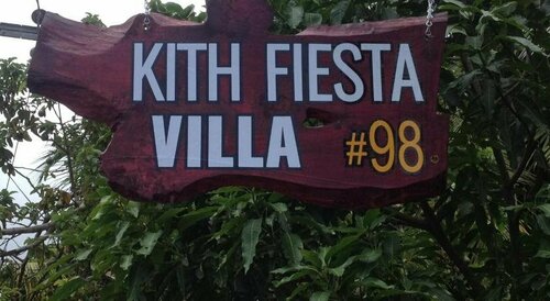 Kith Fiesta Villa, Забронировать Вилла Отели Хиккадува с парковкой, рядом с Коралловый риф Хиккадувы, Парковка