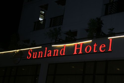 Sunland Hotel, Boek Hotel Nefas Silk Shoah