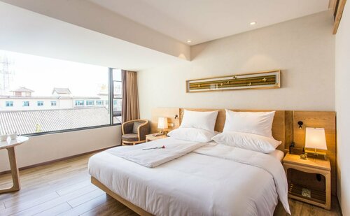 Dali Lridescent Clouds Hotel, Book Hotel Hotels in da with Parking, Parking