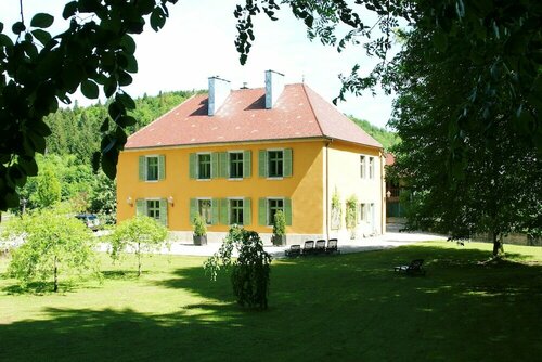 Domaine de Syam, Book Pension Hoteller i Burgund med parkering, Parkering