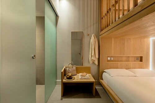 Zedwell Capsule Hotel Piccadilly Circus, Забронировать Капсульный отель Лондон Большой Лондон, рядом с Театр «Принц Эдуард»