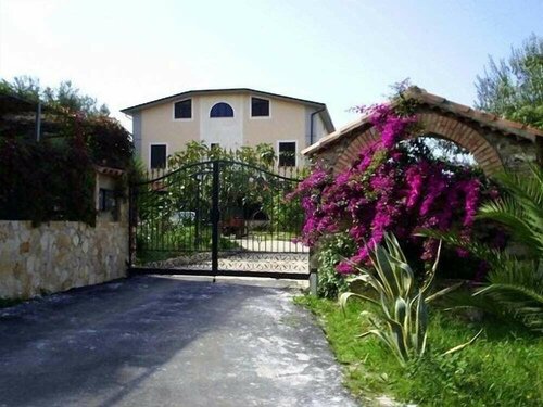 Agriturismo Aurella, Забронировать Отель Отели Ашеа с питанием, Пансион
