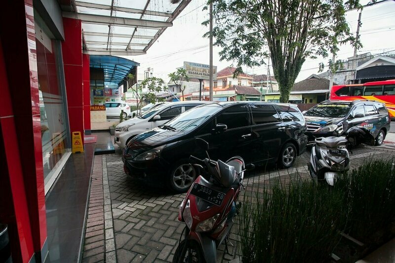 RedDoorz near Hawaii Water Park