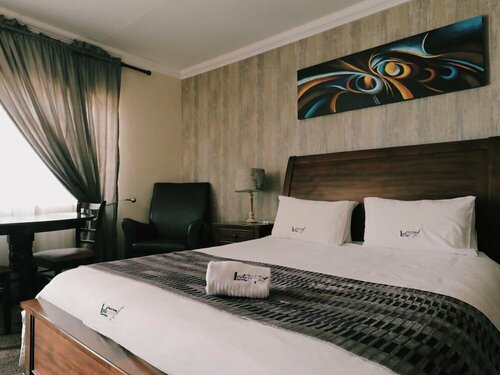 Ledumo Guest lodge, Забронировать Дом для отпуска Отели Эмалахлени с парковкой, Парковка