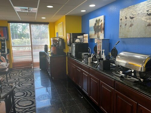 Days Inn & Suites by Wyndham Fort Pierce I-95, Varaa Hotelli Hotellit Florida aamiaisella, Aamiainen