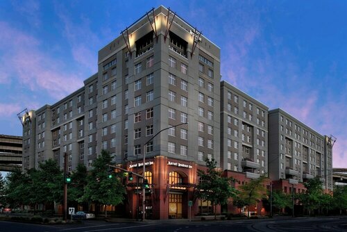 Residence Inn by Marriott Portland Downtown, Забронировать Отель Отели Портленда с парковкой, рядом с Мост Готорна, Парковка