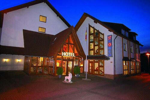 Hotel Zum Löwen, Забронировать Отель Отели земли Гессена с парковкой, Парковка