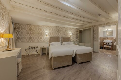Hotel Bartolomeo, Забронировать Отель Отели Венеции с завтраком, рядом с Консульство Российской Федерации в Венеции, Завтраки