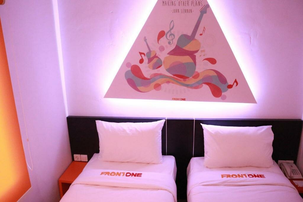 Front One Inn Semarang