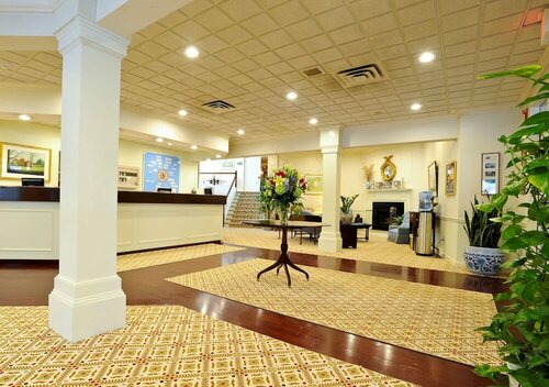 The Farmington Inn and Suites, Забронировать Отель Фармингтон штат Коннектикут