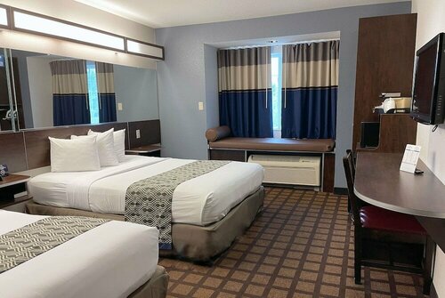 Microtel Inn & Suites by Wyndham Michigan City, Забронировать Отель Отели Индиана с парковкой, Парковка