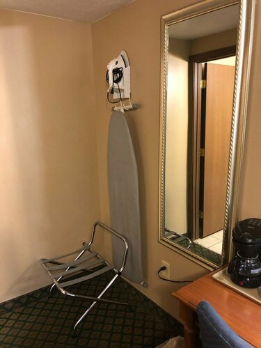 Rodeway Inn & Suites Riverton, Book Mini-hotel Hoteller i Michigan med parkering, Parkering