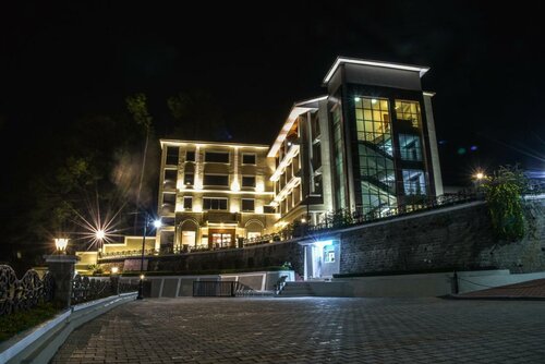 juSTa Palampur Resort & Convention Centre, Забронировать Курортный отель Отели Джиа с бассейном, Бассейн