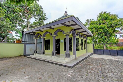 Hotel O Wisma Pkpri Purworejo, Book Hotel Hoteller i Purworejo med parkering, Parkering