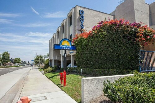 Days Inn by Wyndham Orange Anaheim, Забронировать Отель Ориндж Disneyland California