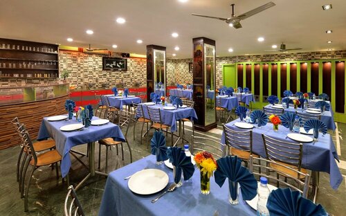 Oyo Hotel Sands Inn Near Bestech Central Square Mall