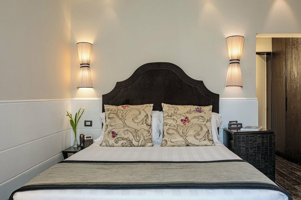 Noble Suite