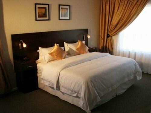 The Dondi Lodge, Забронировать Отель Порт-Элизабет , рядом с St George's Park