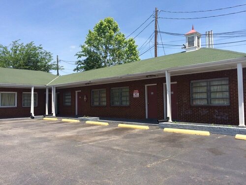 Chamberlayne Motel by Belvilla Richmond North, Book Motel Hoteller i Virginia med parkering, Parkering