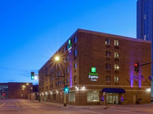 Holiday Inn Express Hotel & Suites Minneapolis-Downtown Convention Center by IHG, Забронировать Отель Миннеаполис Twin Cities