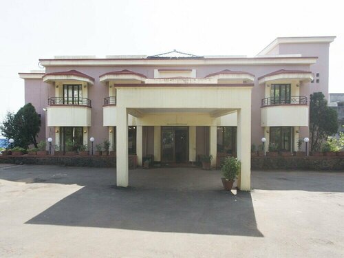 The Dhanhills - a valley view hotel in panchgani, Забронировать Отель Отели Панчгани с бассейном, Бассейн